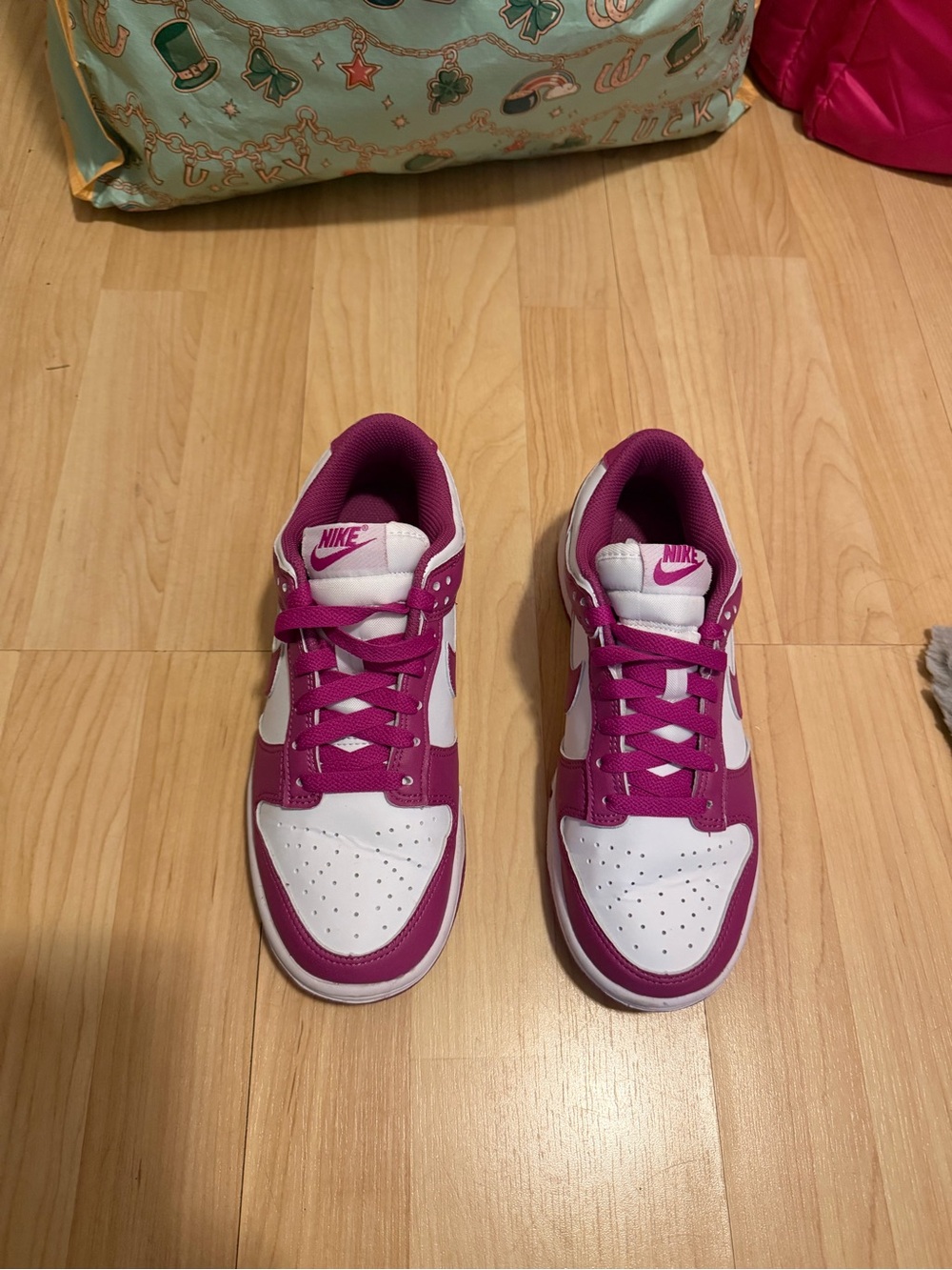 Nike Women's Low-Top Sneakers in White and Magenta